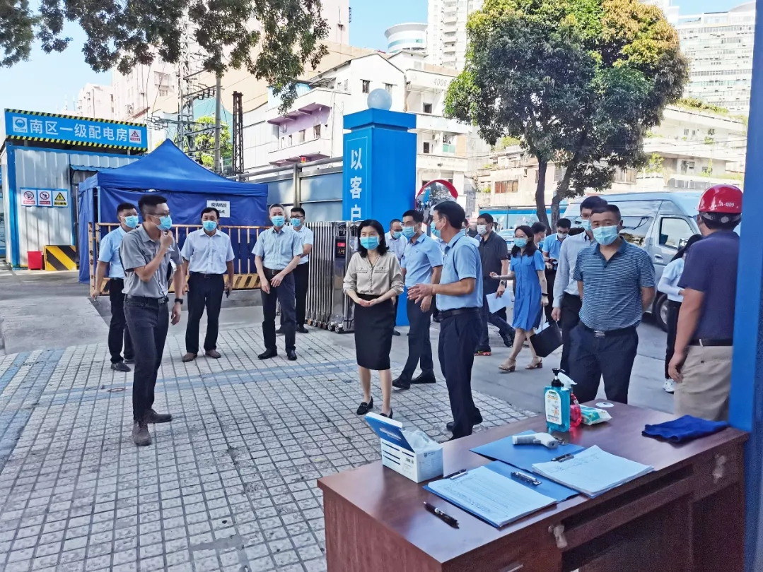 东莞市副市长黎军一行视察我司承建的东莞中学（初中校区）工程